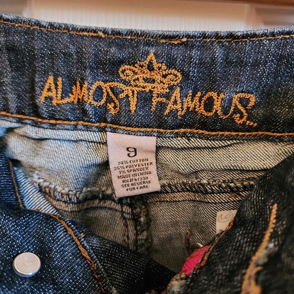 Almost Famous Blue Jeans ๐ Size 9 ๐ - Picture 5 of 5